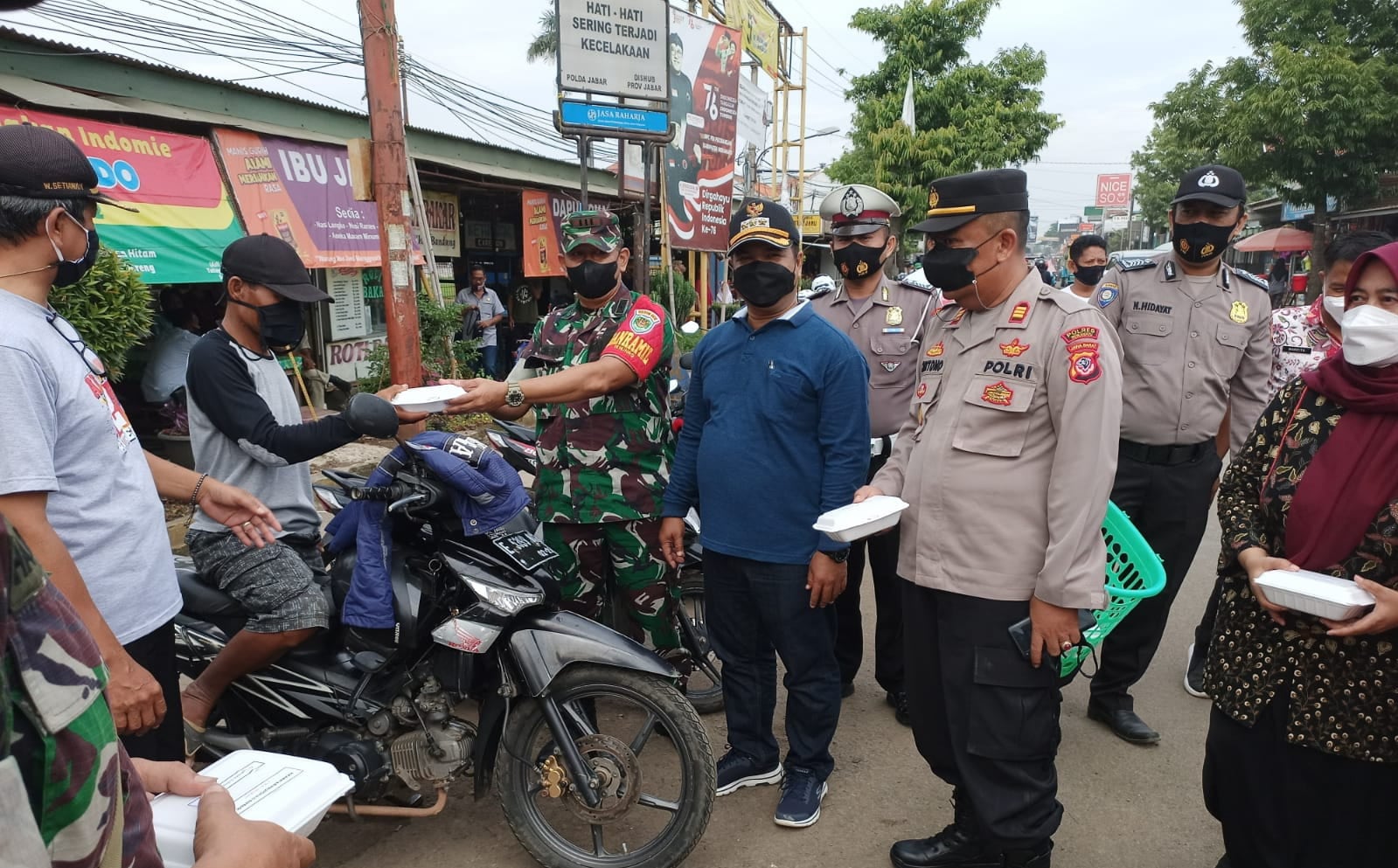 Kampanye Prokes, Sebar Sarapan Gratis