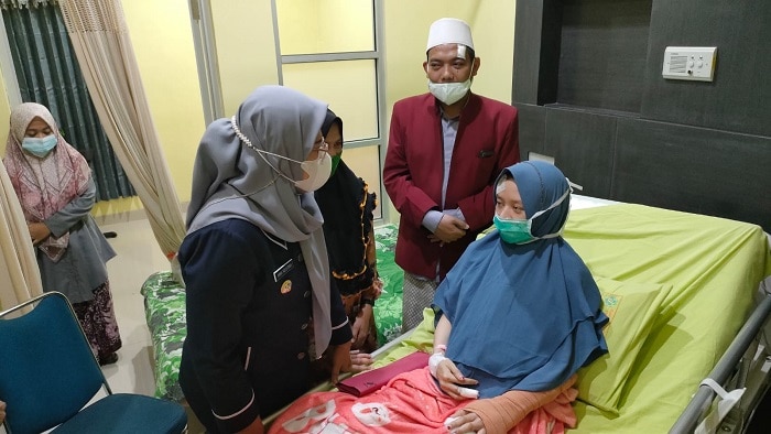Bupati Indramayu Jenguk Istri Gus Farid di Rumah Sakit