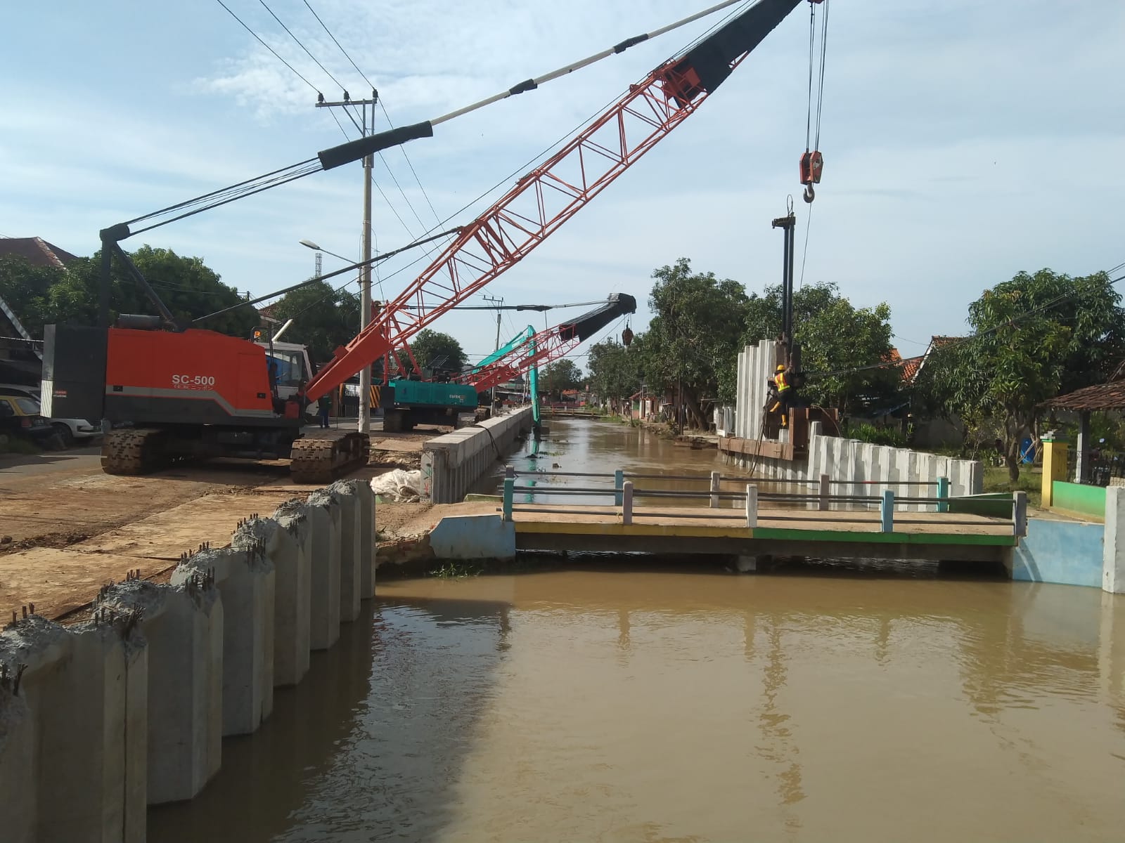 PT. Hutama Karya Terus Kerjakan Saluran Irigasi