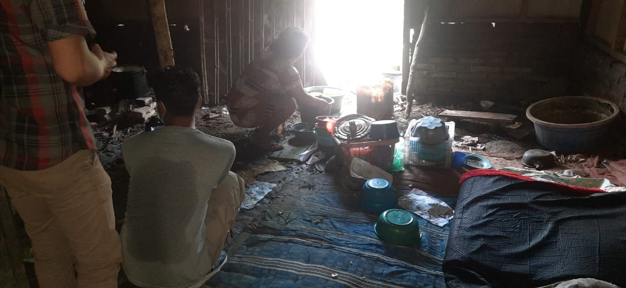 Satu Keluarga Tinggal di Rumah Tidak Layak Huni